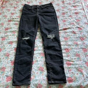 Like new dark gray Levi’s jean